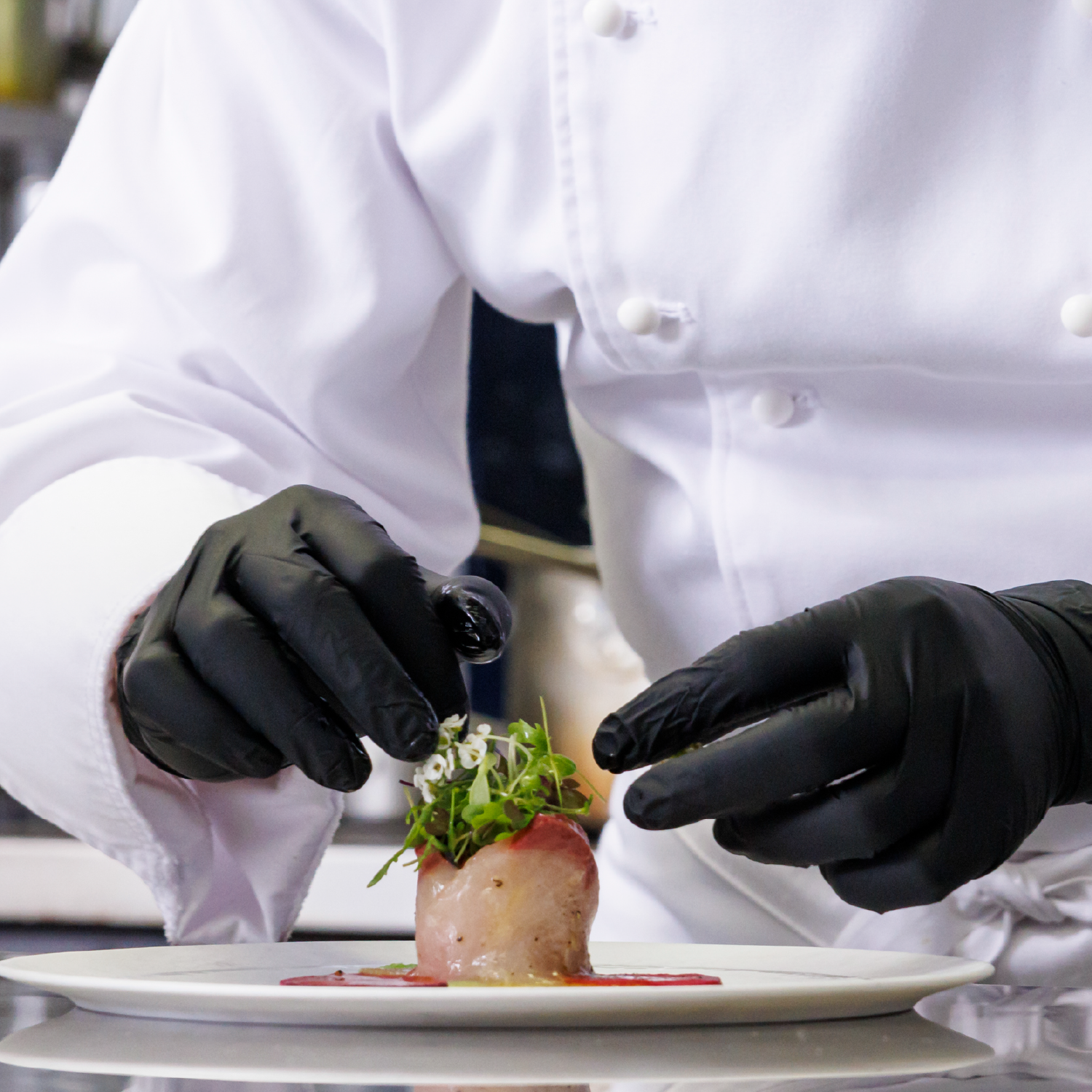 黒のニトリル手袋 手元アップ2